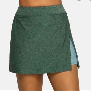 Outdoor Voices Court Skort Small (Hunter Green)